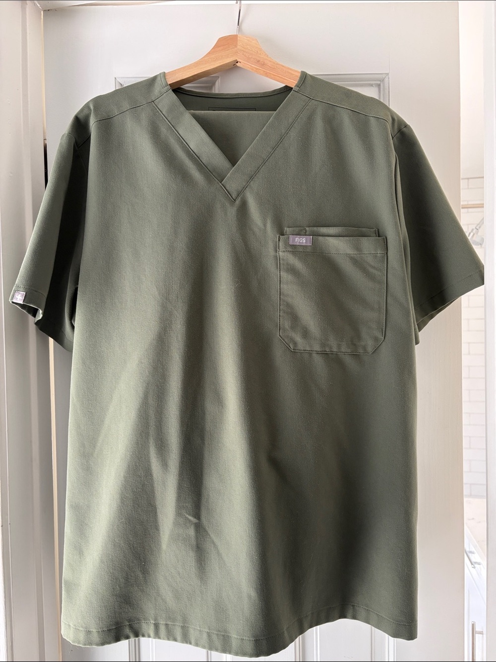 Figs Men's Olive Green V-Neck Short Sleeve Top & Jogger Pant Scrub Set